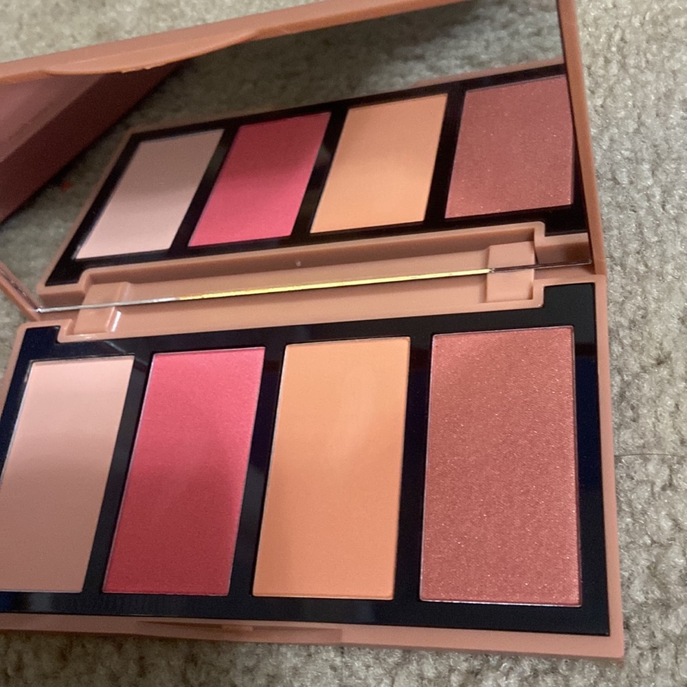 It comes with a sparkly rose gold, a sparkly pink, a tan and a skin tone color